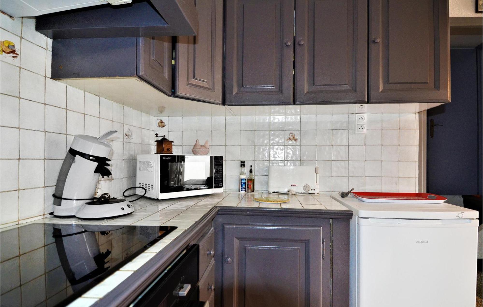 Lovely Home In Arles With Kitchen Extérieur photo