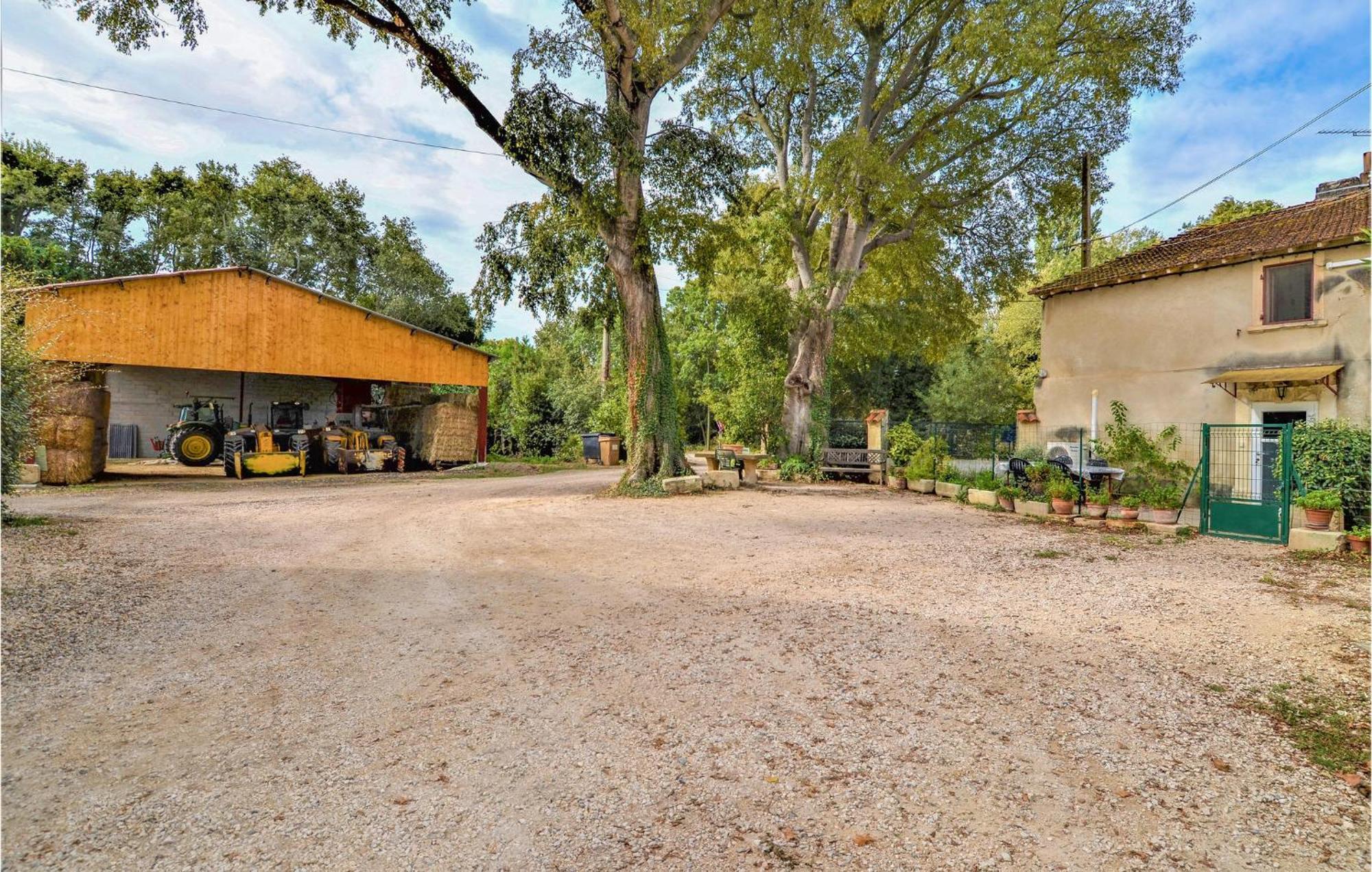 Lovely Home In Arles With Kitchen Extérieur photo